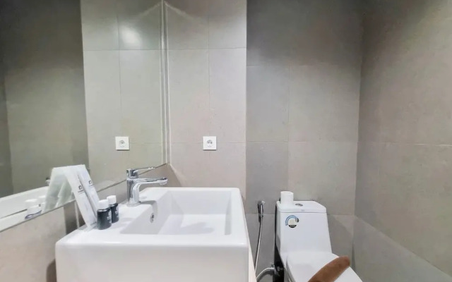 Good And Cozy Studio At Patraland Amarta Apartment