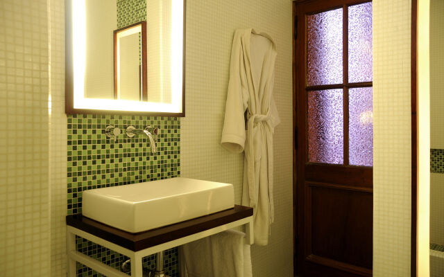 Hotel Babel