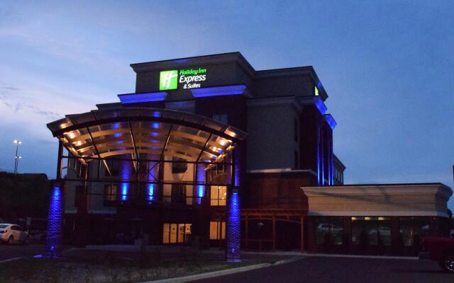 Holiday Inn Express & Suites Geneva Finger Lakes, an IHG Hotel