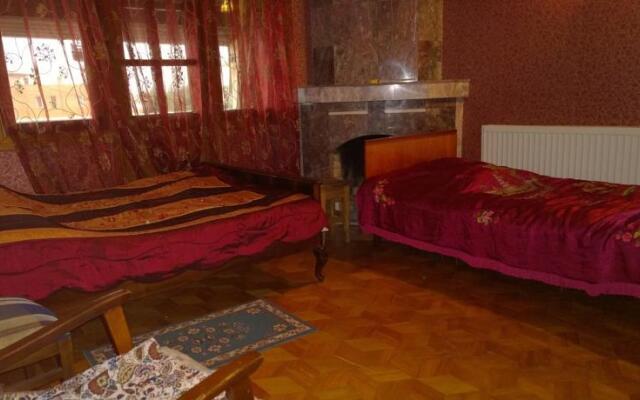 Guest House on Chavchavadze 8