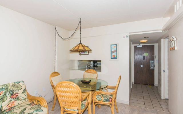 Marina Hawaii Vacations at the Ilikai Tower