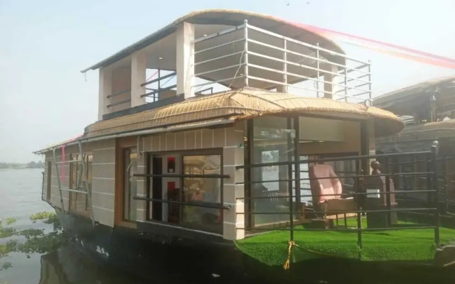 Sreekrishna Houseboat