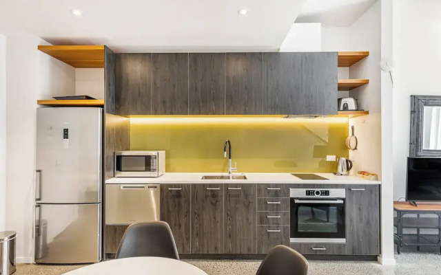 Contemporary 1Br Queen Street Retreat