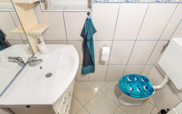 Stunning Home in Kremenici With Wifi and 2 Bedrooms