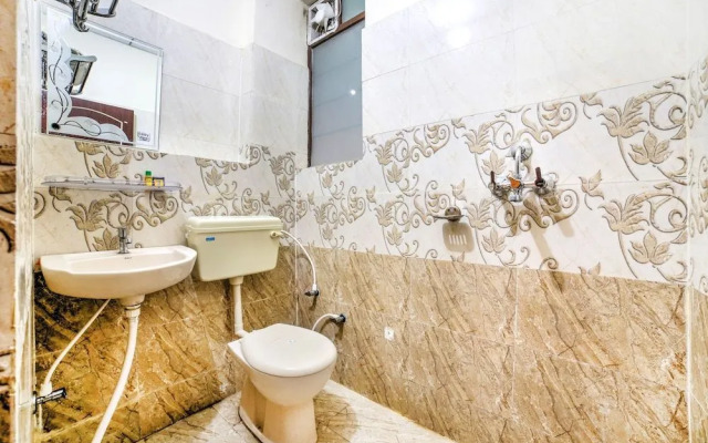 OYO 18342 Hotel Aqueens