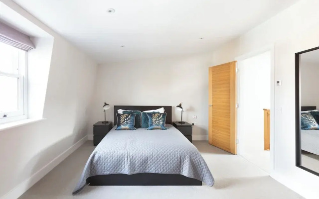Fabulous Central Windsor Town House