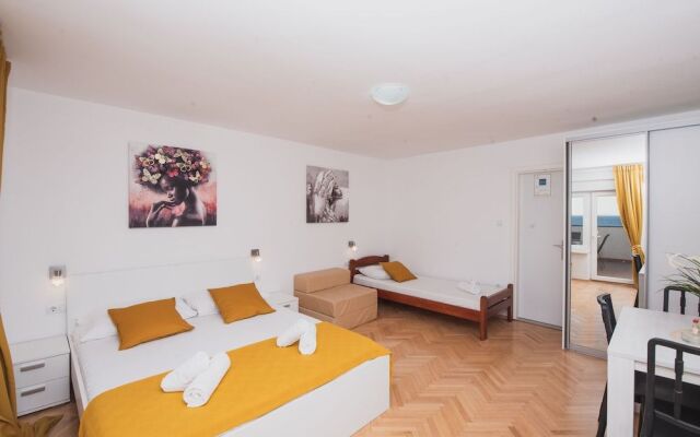 Apartments by the Sea Semy