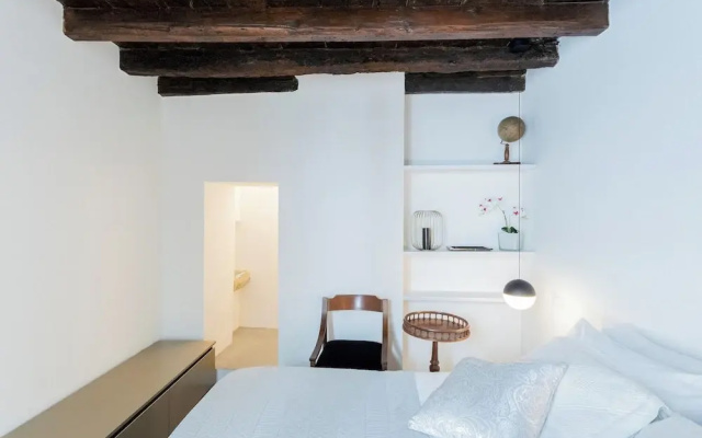 Shades Of Como With Private Terrace by Rent all Como