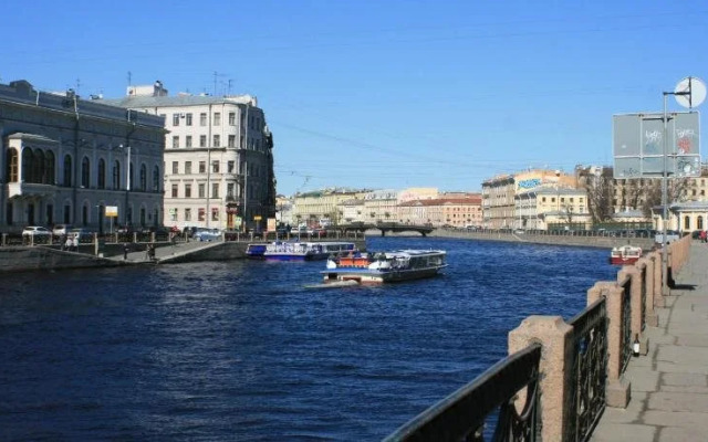 Anichkov Bridge Living Quarters