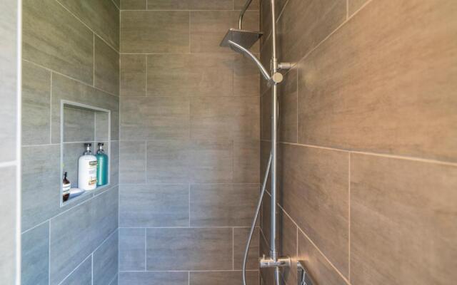 Hosts on the Coast Ātaahua.