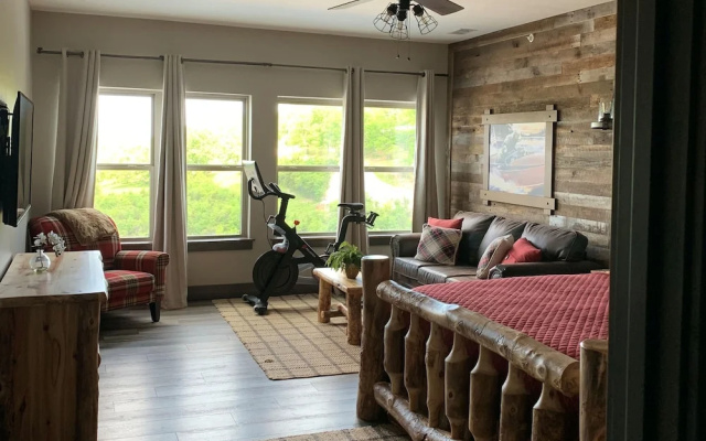 Lakefront Haven - 10 Br Home