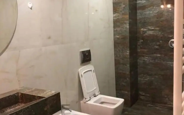 Tirent Apartment Komuna Parisit 1