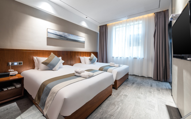 Yintan Zeyinju Hotel