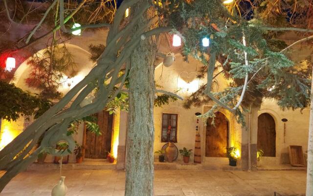 Armesos Cave Hotel