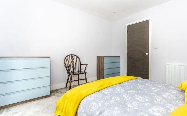 Luxury Bedford Riverside Apartment