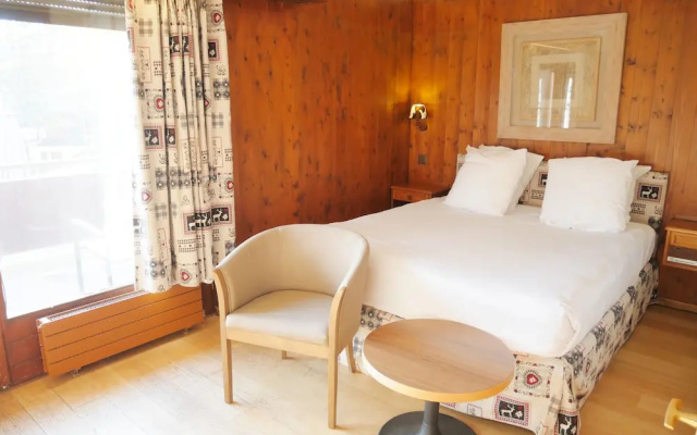 Between Boutique Hotel