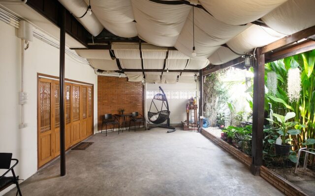 Oyo 708 All Red Hostel Chiang Mai