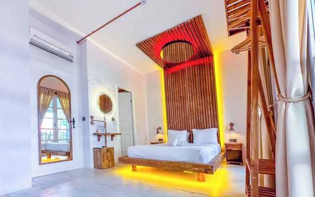 Banana Alaçatı Food & Stay - Adults Only