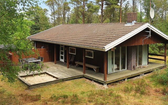 6 Person Holiday Home in Albaek