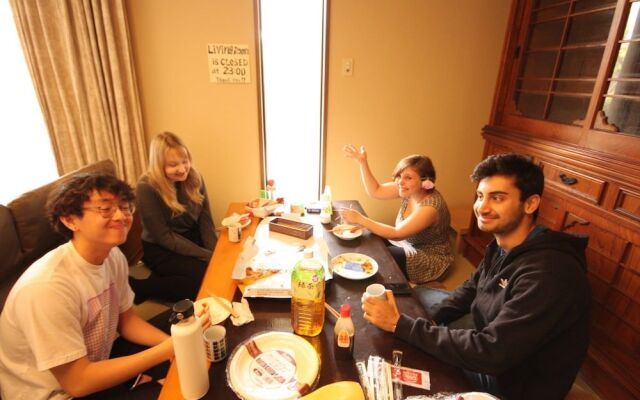 GUESTHOUSE HAKOZAKI GARDEN - Hostel