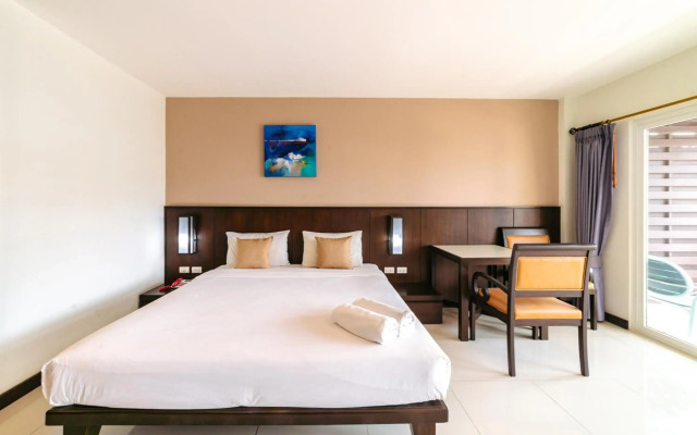 OYO 241 Ratana Hotel Sakdidet