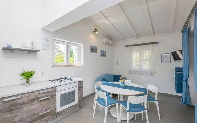 Beatiful Apartment Blue near Sandy Beach