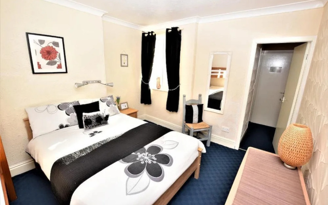 Bridle Lodge Apartments