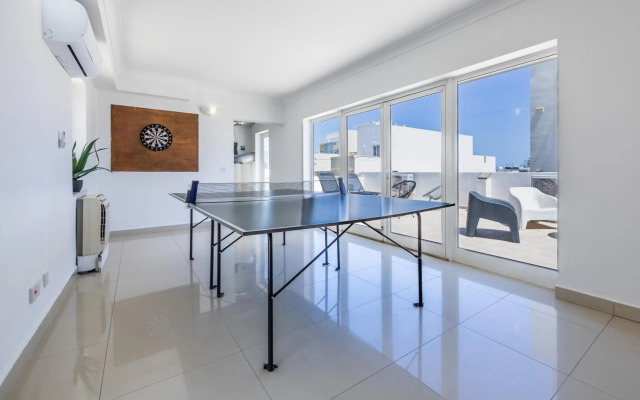 Hard to come by - modern & huge house in Sliema