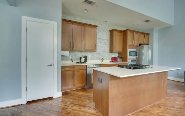 Spacious Eado Getaway < 1 Mi to Toyota Center!