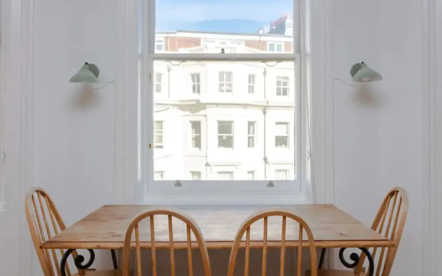 Spacious 1 Bedroom Apartment in Brighton Beside the Sea