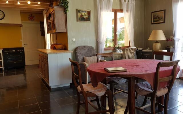 Lush villa in Vélieux with private heated swimming pool