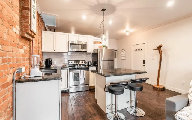 Upscale 2BR With King Bed-prime Location