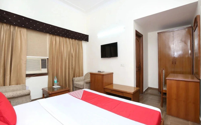 Hotel Paras By OYO Rooms