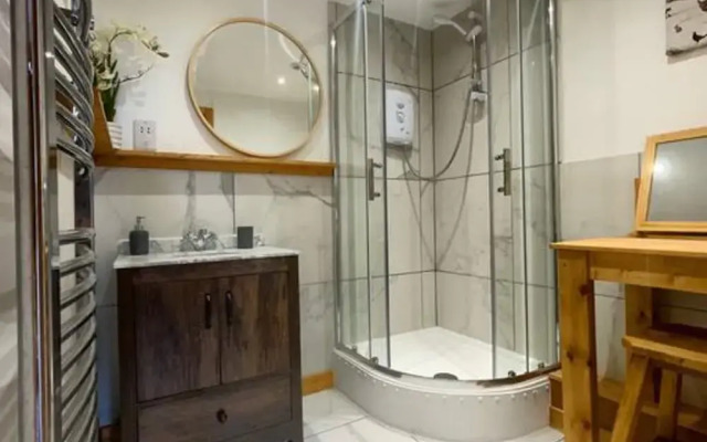 Beautiful 1-bed Cabin in Newmarket