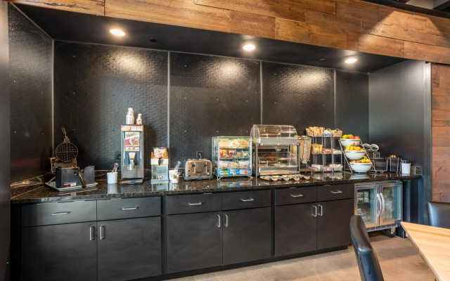 Cobblestone Hotel & Suites - De Pere/Green Bay