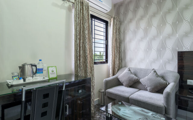 Treebo Greenwood Premier Suites, Old Airport Road