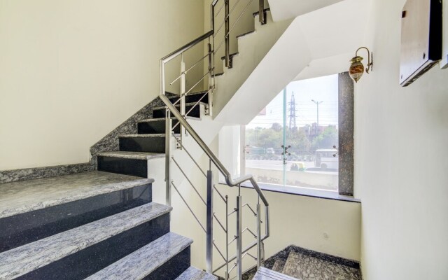 OYO 9553 Hotel Kings Plaza