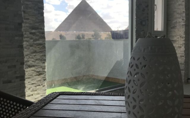 Pyramids Cozy and Friendly House