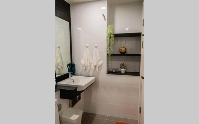 1BR Mountain/Pool View at Central festival mall.