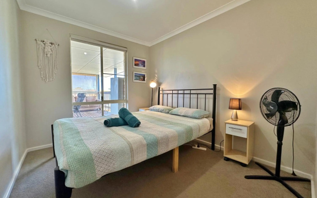 Blue Holes Getaway - Kalbarri WA – Guest Rooms – Kalbarri