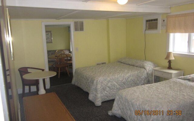 Colonial Motel Suites