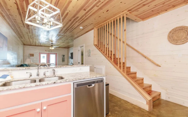 Resort Pool & Pet Friendly Sleeps 9