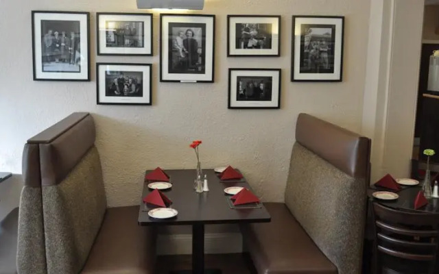 Macdonalds Restaurant & Guest House