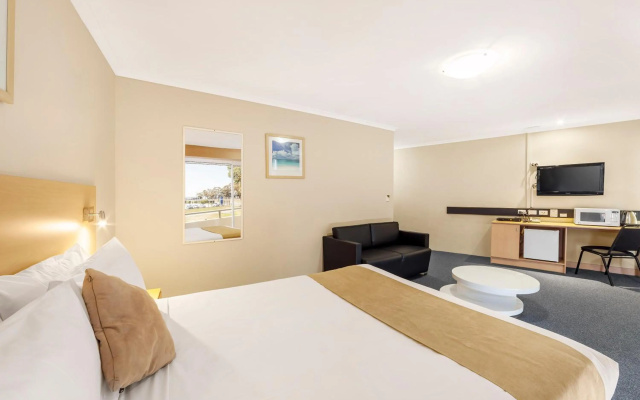 Ciloms Airport Lodge – Guest Rooms – Melbourne