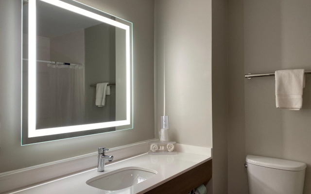 Holiday Inn Express Hotel & Suites Plymouth by IHG