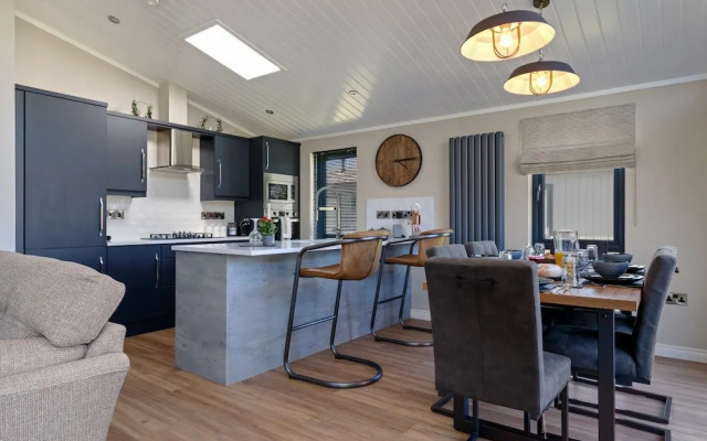Dewin Bach - Luxury Lodge Hot Tub Close to Beach