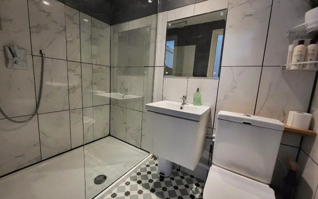 Escape the Ordinary - Dorset Village Vacation