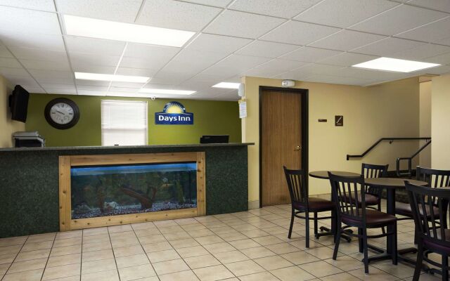 Days Inn by Wyndham Park City Kansas