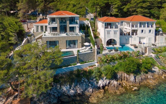 Luxury Villa Silent with Infinity Pool