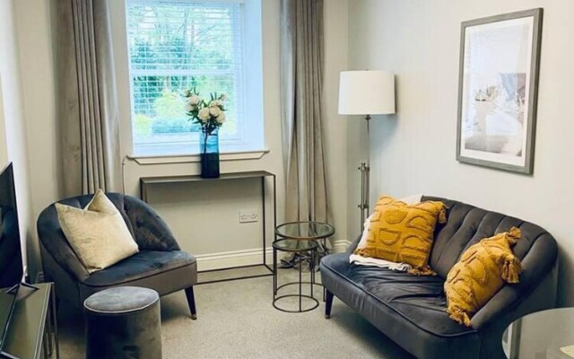 Walk Anywhere From This Cosy Central Flat